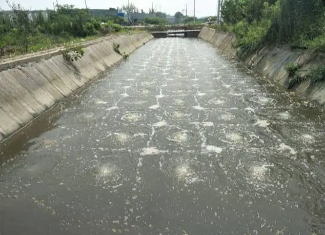 Antibacterial nano microporous aeration tube at the bottom of aquaculture pond